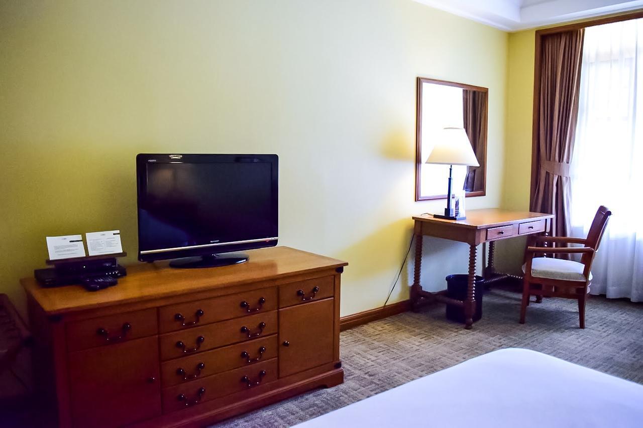 Hotel The Manor At Camp John Hay Baguio City Exterior foto